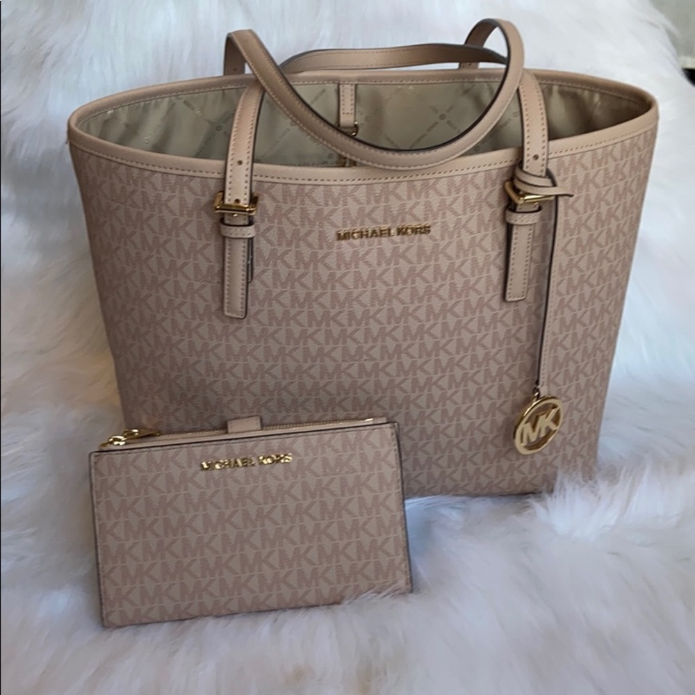 Michael Kors Wristlet Wallet- updated- wallet only